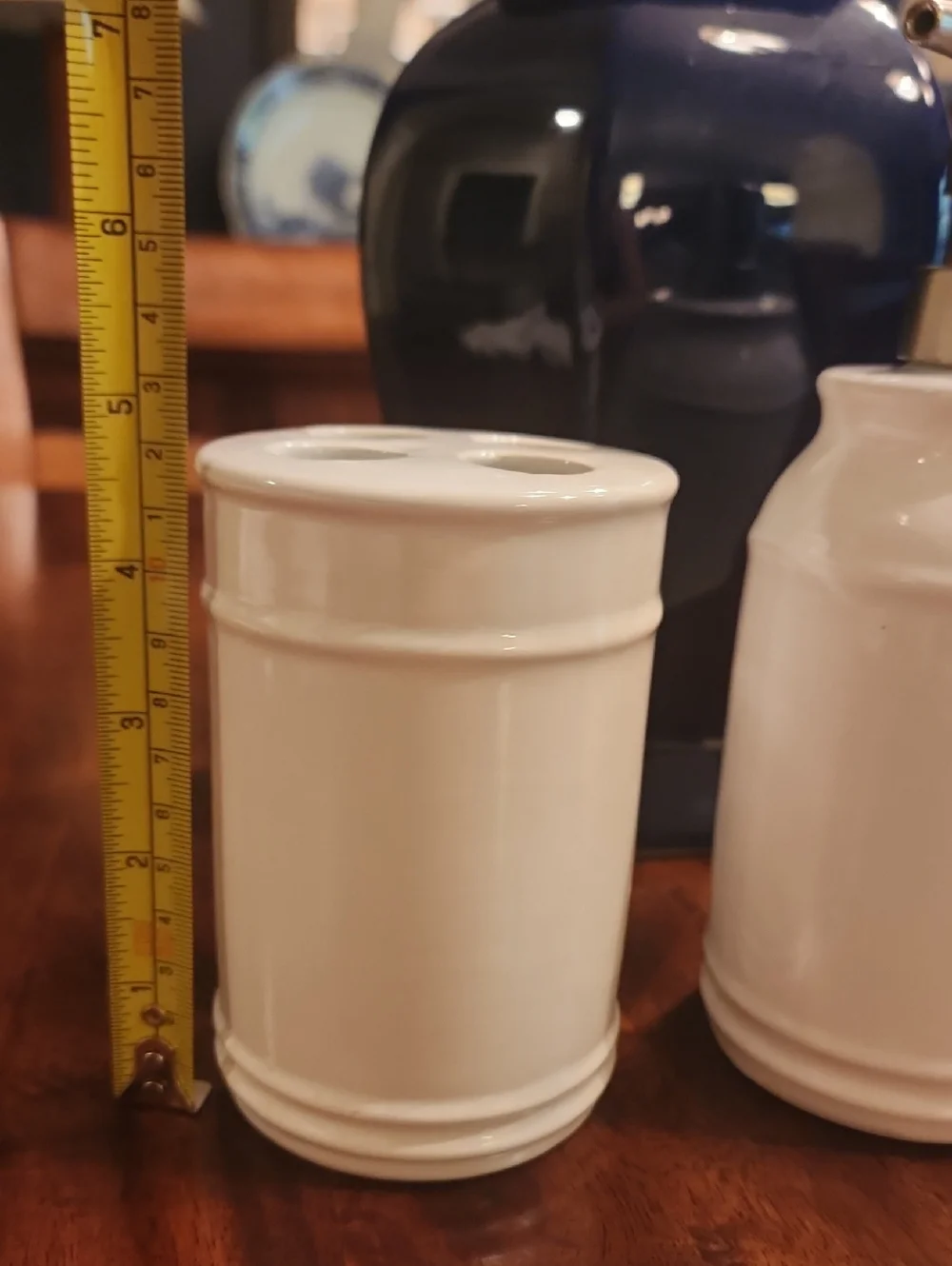 Kohl's White Ceramic Bathroom Accessory Set Soap Pump And Toothbrush Holder EUC